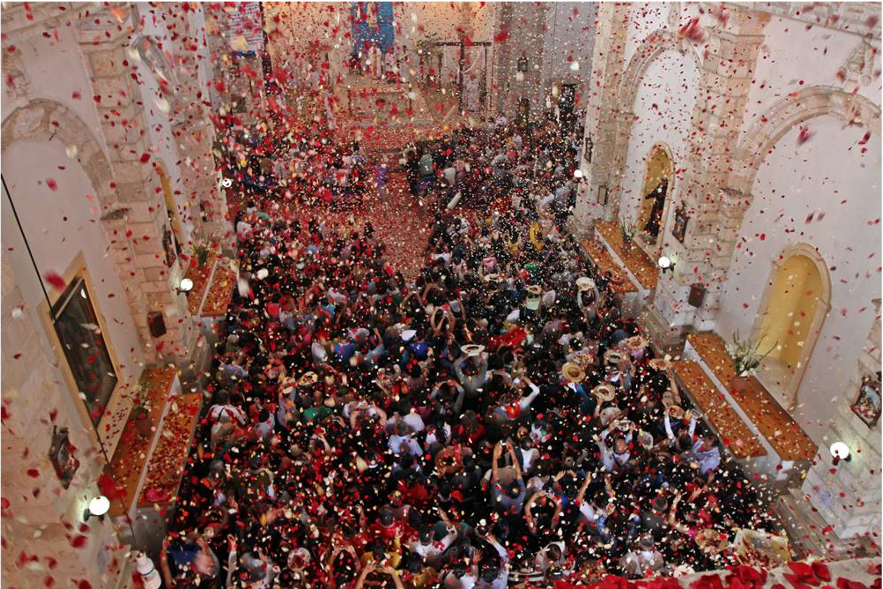 Lluvia de pétalos y leyendas en Mineral del Chico: así se vive una Semana Santa única en México