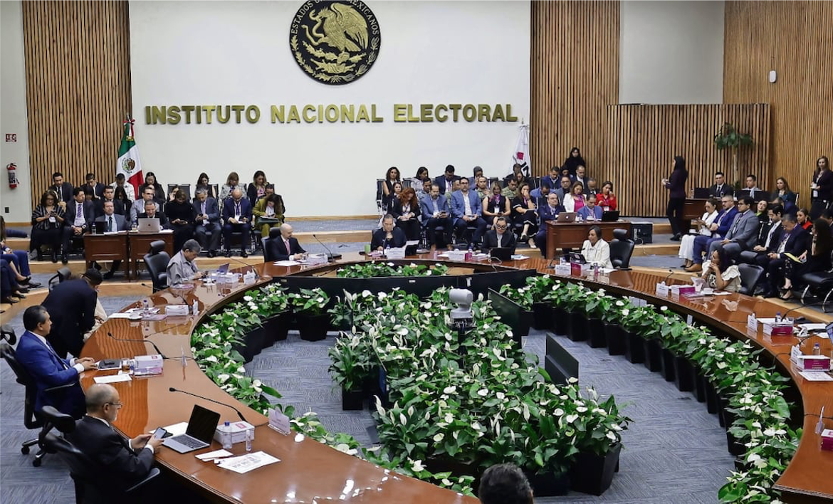 Reforma electoral necesita consenso, no imposiciones, alertan exconsejeros del INE