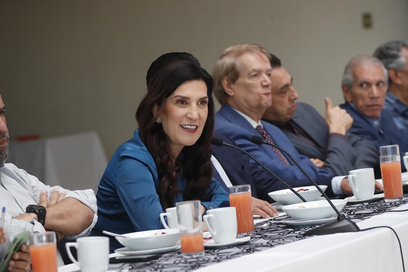 Kenia López promete un Congreso que rinda cuentas y no dé pretextos