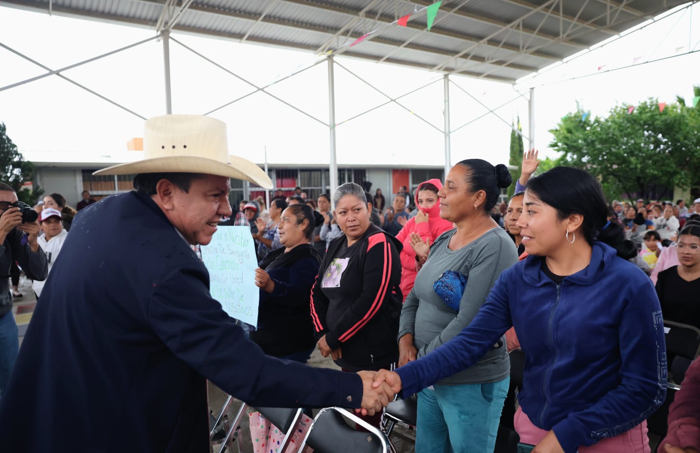 Monreal impulsa justicia social con apoyos alimentarios en Fresnillo