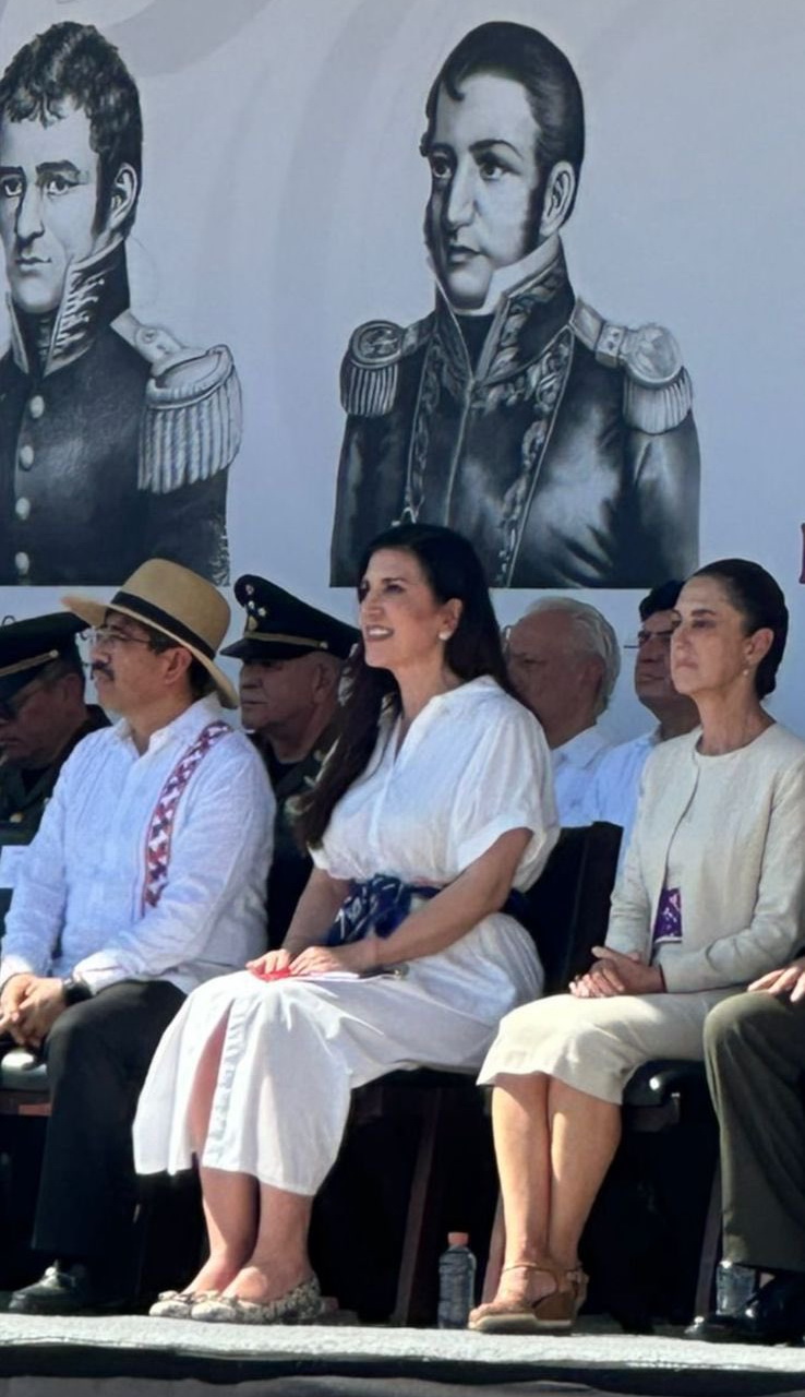Kenia López Rabadán acude a ceremonia por 200 años de Independencia Marítima