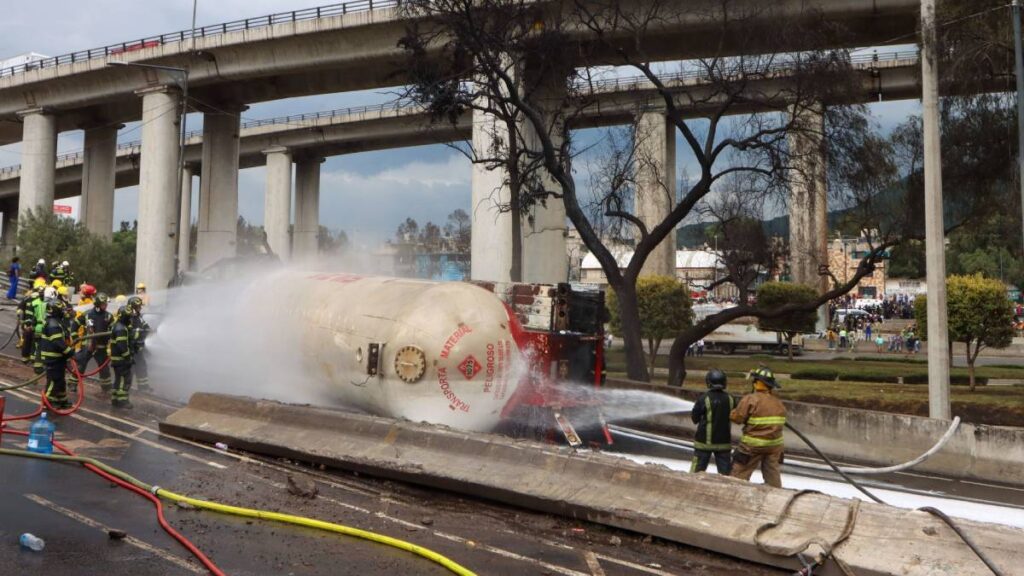Avanza reparación del daño tras explosión en Iztapalapa: 27 acuerdos formalizados