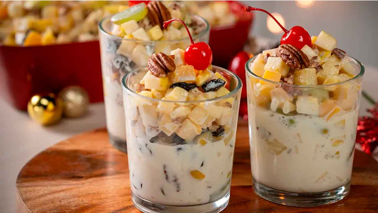 Así se prepara la ensalada de manzana: 3 versiones navideñas imperdibles