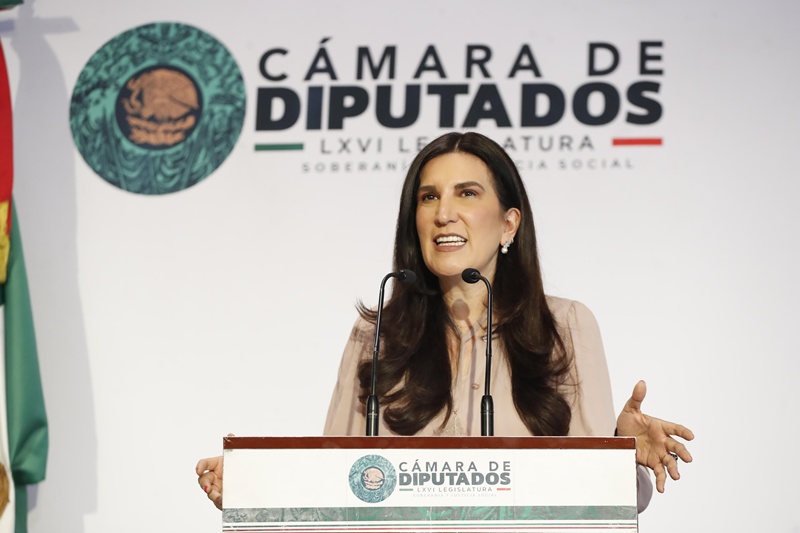 Kenia López Rabadán exige aplicación de ley sin privilegios en Congreso
